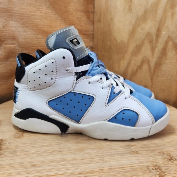 Jordan Boys Air Jordan 6 Retro UNC Sneakers - Picture 1 of 9